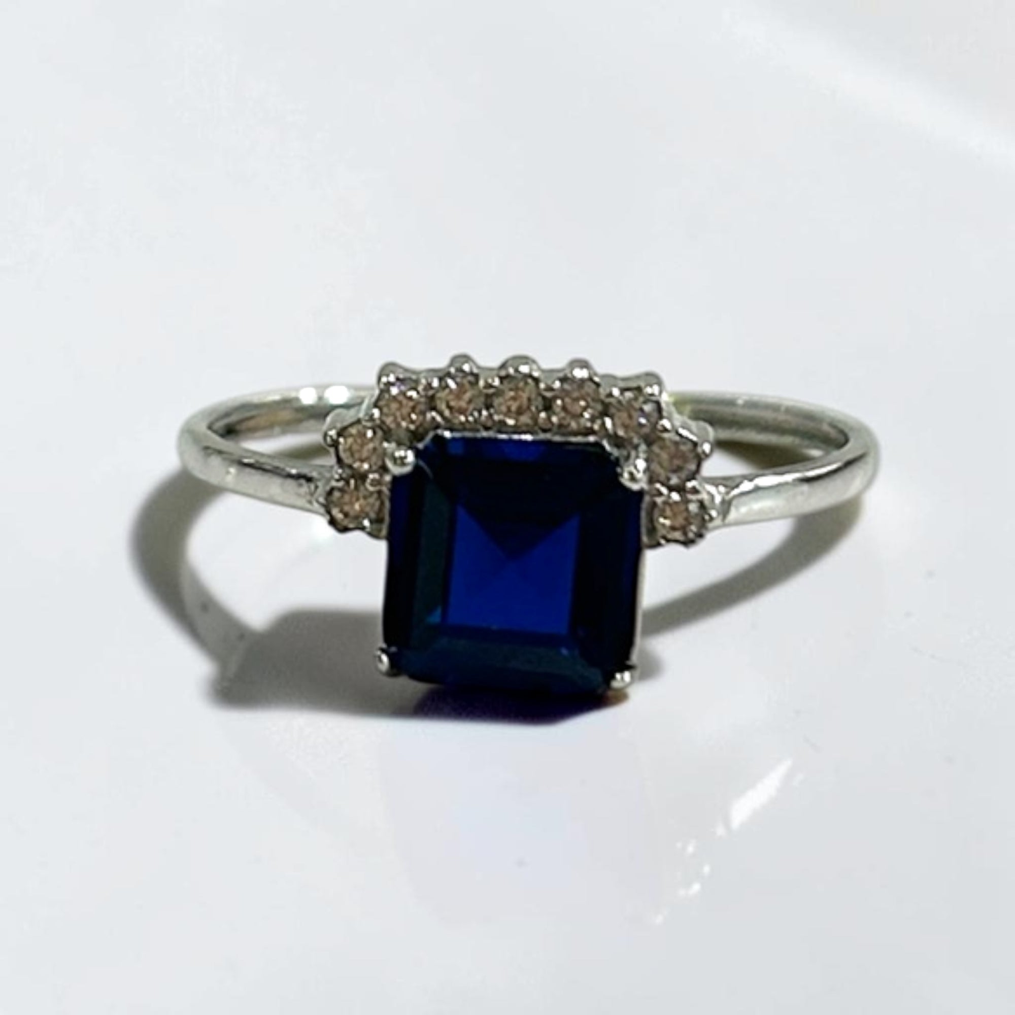 Anello Megan