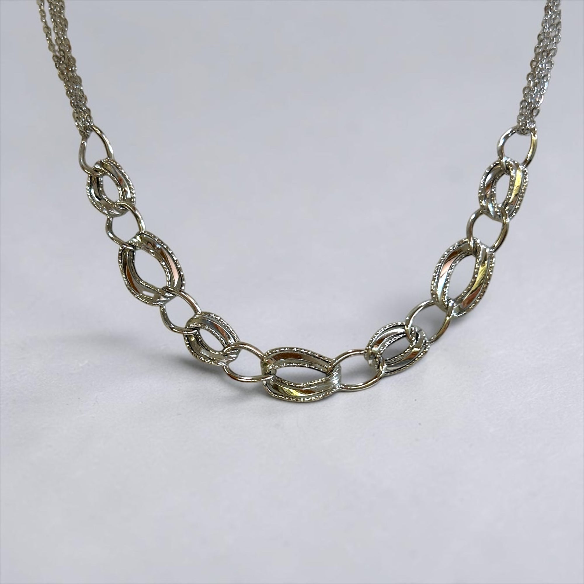 Collana Laura