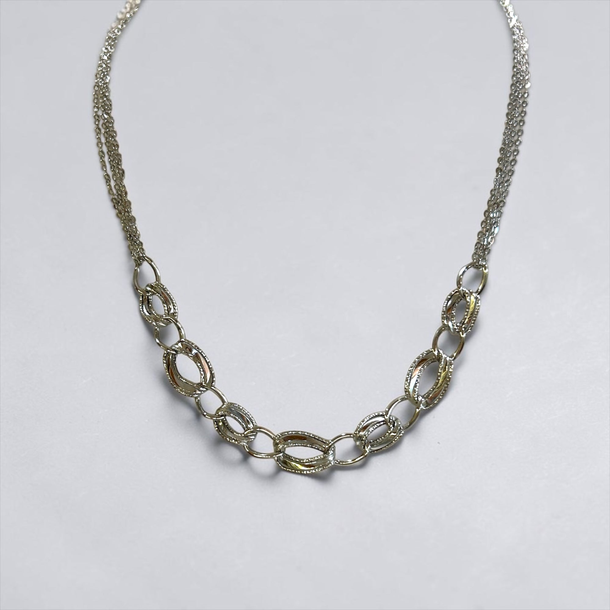 Collana Laura