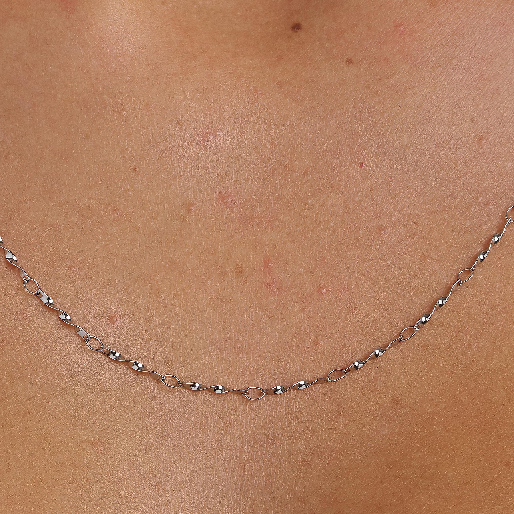 Collana Essential Bianca 660mm