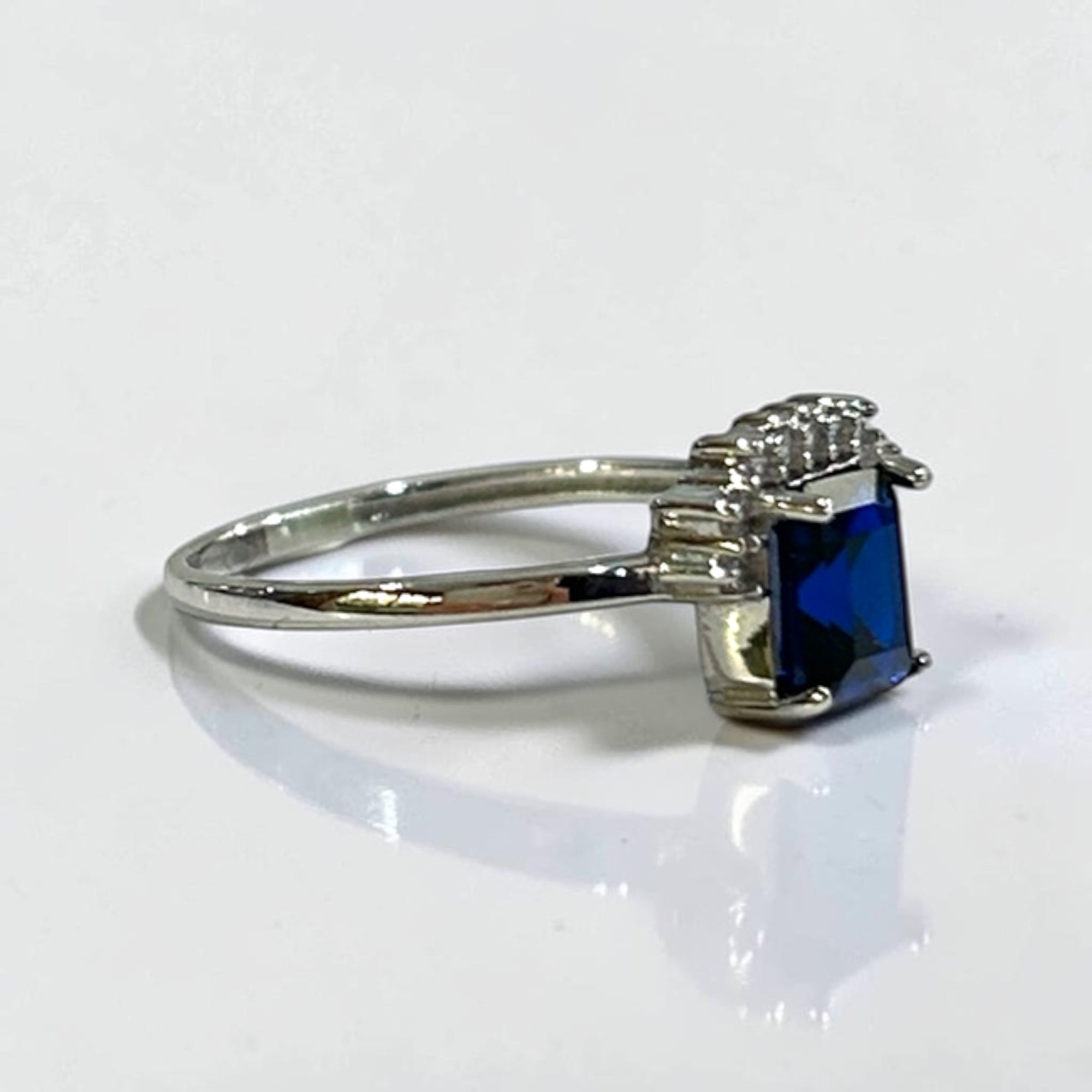 Anello Megan