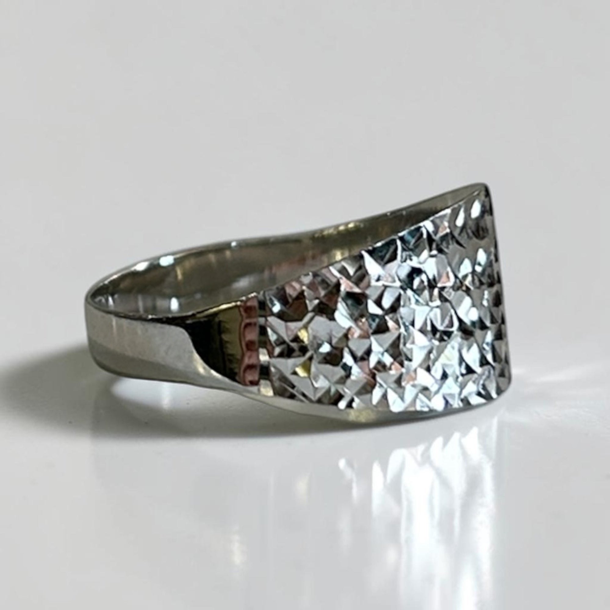 Anello Luminor