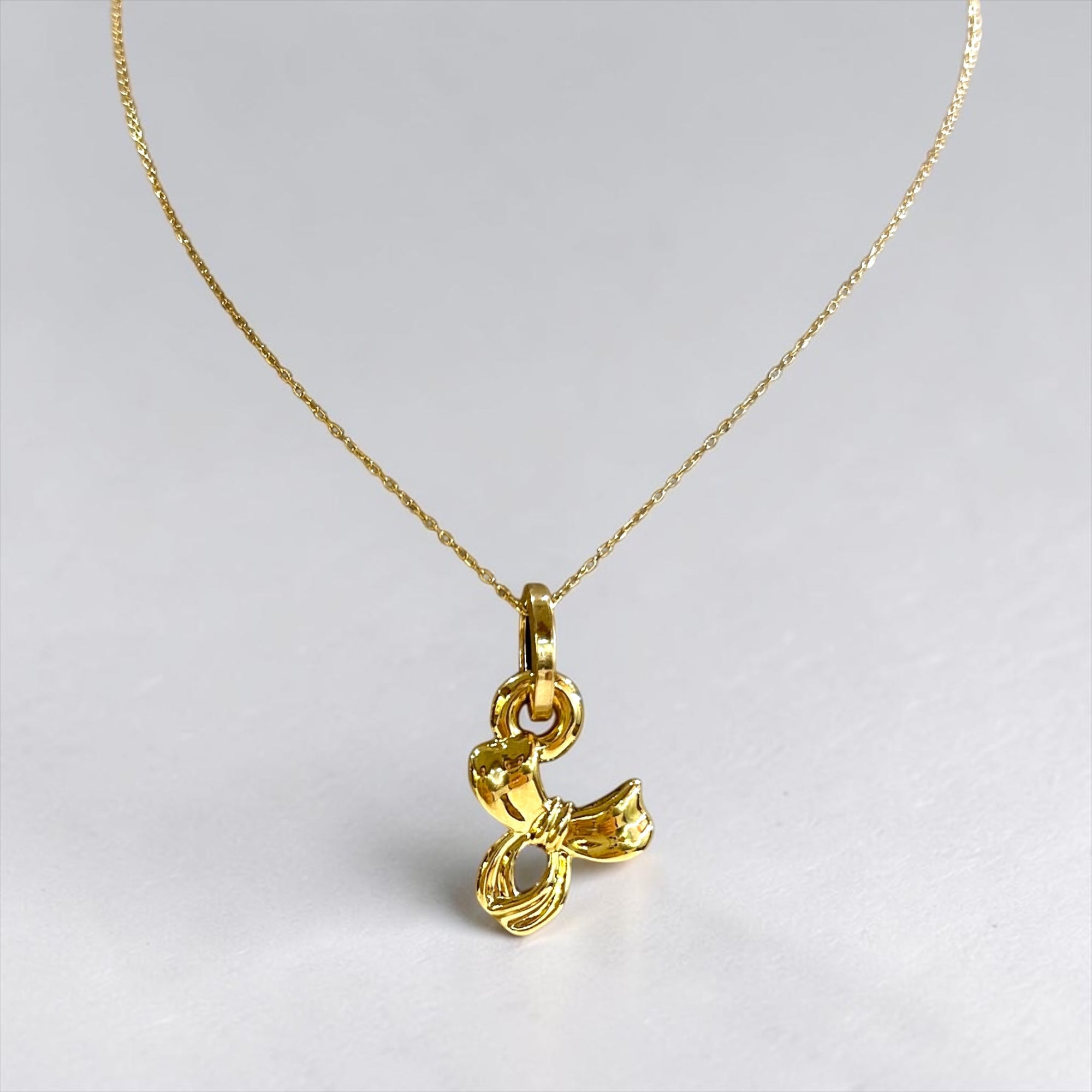 Collana Bow